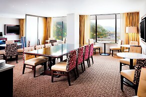 Sheraton Pittsburgh Hotel at Station Square