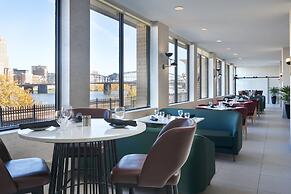 Sheraton Pittsburgh Hotel at Station Square