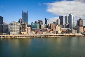 Sheraton Pittsburgh Hotel at Station Square