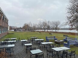 Lakeside Inn