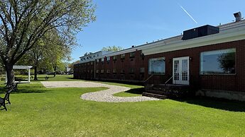 Lakeside Inn