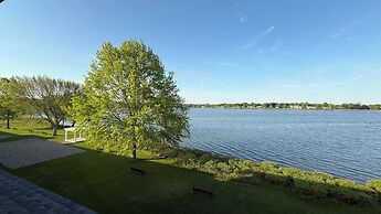 Lakeside Inn