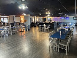 Lakeside Inn