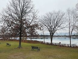 Lakeside Inn