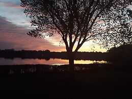 Lakeside Inn