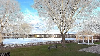 Lakeside Inn