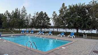 Lakeside Inn