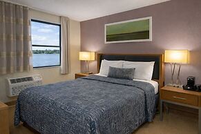 Lakeside Inn