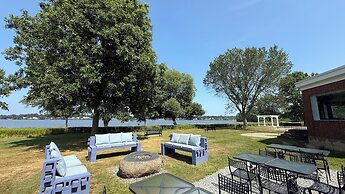 Lakeside Inn