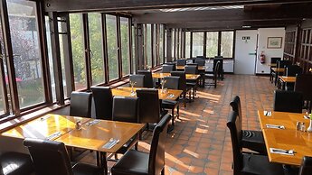 Europa Gatwick Hotel & Spa