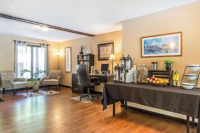 The Black Swan Lee - Lenox, Ascend Hotel Collection