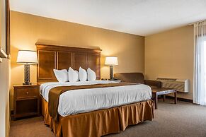 The Black Swan Lee - Lenox, an Ascend Collection Hotel