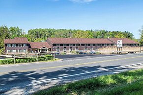 The Black Swan Lee - Lenox, Ascend Hotel Collection