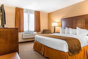 The Black Swan Lee - Lenox, an Ascend Collection Hotel