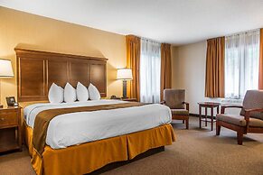 The Black Swan Lee - Lenox, an Ascend Collection Hotel
