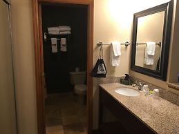 The Black Swan Lee - Lenox, Ascend Hotel Collection