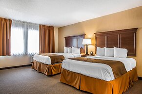 The Black Swan Lee - Lenox, an Ascend Collection Hotel
