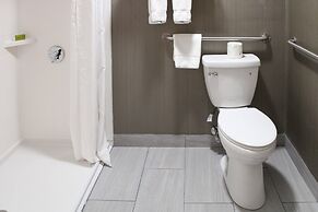 The Black Swan Lee - Lenox, an Ascend Collection Hotel