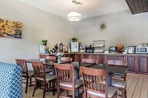 The Black Swan Lee - Lenox, Ascend Hotel Collection