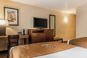 The Black Swan Lee - Lenox, Ascend Hotel Collection