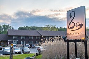 The Black Swan Lee - Lenox, an Ascend Collection Hotel