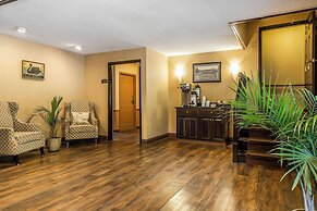 The Black Swan Lee - Lenox, Ascend Hotel Collection