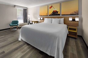 Days Inn by Wyndham Hinesville Near Fort Stewart