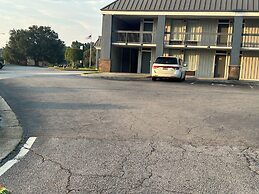 Days Inn by Wyndham Hinesville Near Fort Stewart