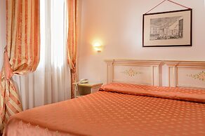 Hotel Ambassador Tre Rose