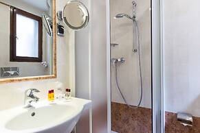 Hotel Ambassador Tre Rose