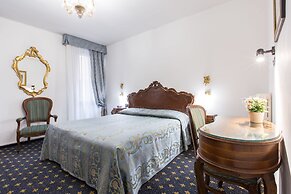 Hotel Ambassador Tre Rose