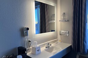 Days Inn by Wyndham Jamestown