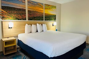 Days Inn by Wyndham Jamestown