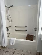 Days Inn by Wyndham Jamestown