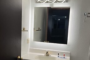 Days Inn by Wyndham Jamestown