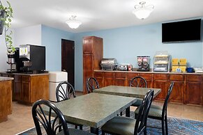 Days Inn by Wyndham Jamestown