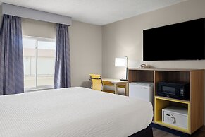Days Inn by Wyndham Jamestown