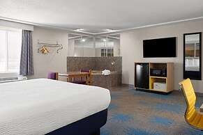 Days Inn by Wyndham Jamestown