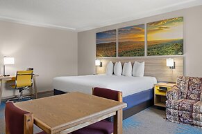Days Inn by Wyndham Jamestown
