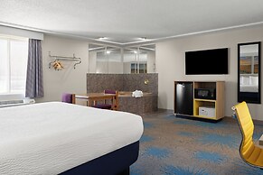 Days Inn by Wyndham Jamestown