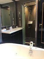 The Pavilions Amsterdam, The Toren