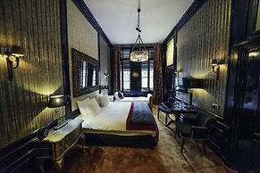 The Pavilions Amsterdam, The Toren