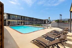 Super 8 by Wyndham Temple S. General Bruce