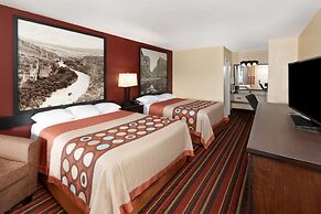 Super 8 by Wyndham Temple S. General Bruce