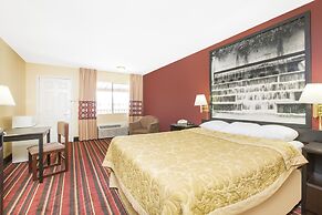 Super 8 by Wyndham Temple S. General Bruce