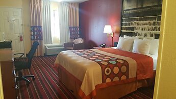 Super 8 by Wyndham Temple S. General Bruce