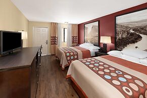 Super 8 by Wyndham Temple S. General Bruce