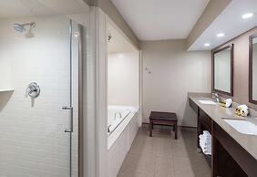 Best Western Plus Ramkota Hotel