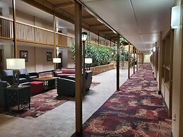 Crossroads Hotel & Watertown Event Center