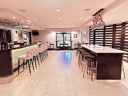 DoubleTree by Hilton Chatsworth